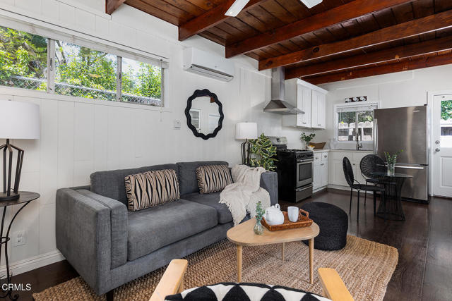 1807 New York Drive, Altadena CA: https://media.crmls.org/mediaz/4171e9ba-4134-4c06-a1d6-6e37f3816c85.jpg