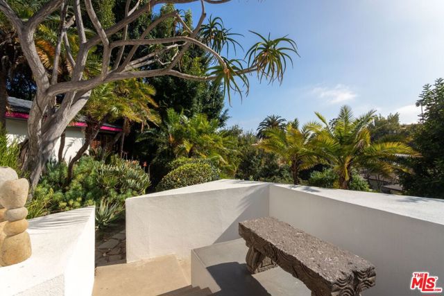 2034 Outpost Drive, Los Angeles CA: https://media.crmls.org/mediaz/4172159d-9957-44bd-82c0-7fa09df27773.jpg