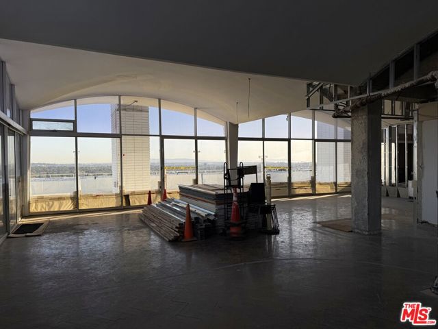 1333 S Beverly Glen Boulevard, Los Angeles CA: https://media.crmls.org/mediaz/41724c6e-23df-4891-b517-94ba3c4b0c7a.jpg