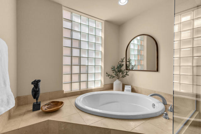 50050 Camino Privado, La Quinta CA: https://media.crmls.org/mediaz/4172808a-22e4-4d4f-839f-b8aad2410316.jpg