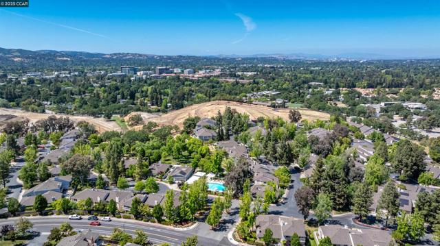 1513 Siskiyou Dr, Walnut Creek CA: https://media.crmls.org/mediaz/4172ae29-a368-4891-b3cf-6ca1c8c26f80.jpg