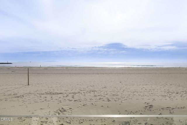3541 Ocean Drive, Oxnard CA: https://media.crmls.org/mediaz/4172bd99-d7fb-45e6-afbc-920af2603445.jpg