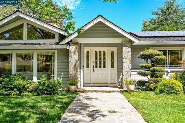 1023 White Gate Rd, Alamo CA: https://media.crmls.org/mediaz/4173304b-b325-4111-8f1a-f906307abe6e.jpg