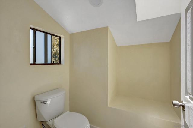 1103 Countrywood Ln, Vista CA: https://media.crmls.org/mediaz/4174a5a8-b0bb-4bb0-a022-0ab9a5aa4b9e.jpg
