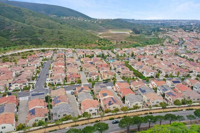 712 Gemstone Dr, San Marcos CA: https://media.crmls.org/mediaz/4174fba6-3c5b-4021-8c0d-f924d781097e.jpg
