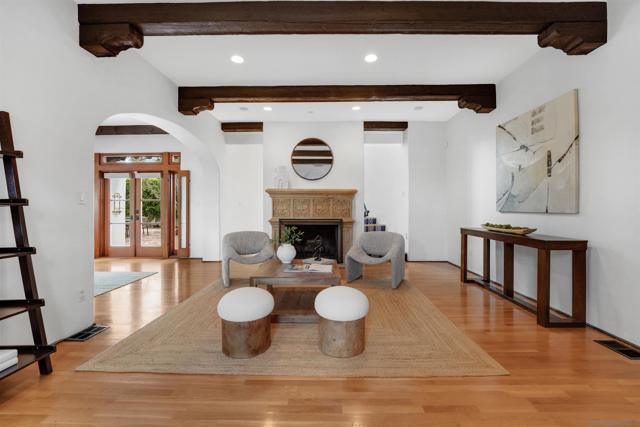 4435 Conde Pl, San Diego CA: https://media.crmls.org/mediaz/417524d9-64e8-4ee2-89a7-04559f8274c3.jpg