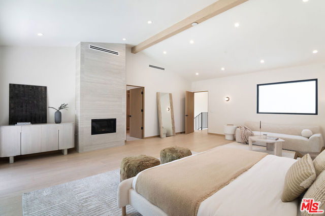 22616 Hatteras Street, Woodland Hills CA: https://media.crmls.org/mediaz/41753714-0261-40c7-bac5-987f9571eab8.jpg