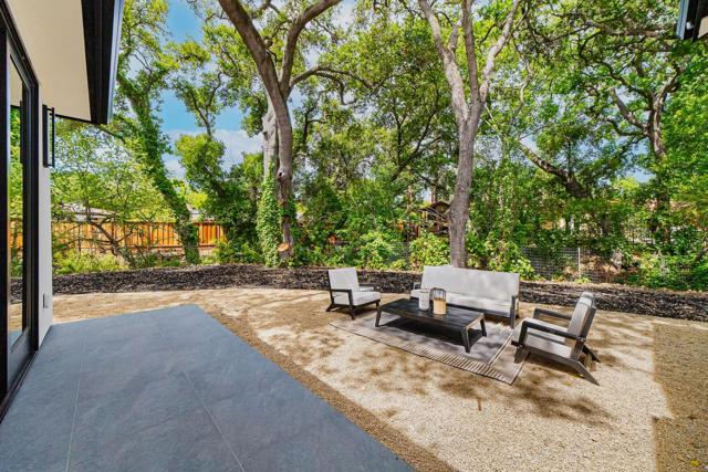 1068 Riverside Drive, Los Altos CA: https://media.crmls.org/mediaz/41756895-8406-41e7-84bf-b2fafce00deb.jpg