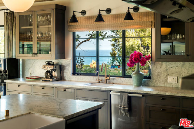 28837 Grayfox Street, Malibu CA: https://media.crmls.org/mediaz/4176391e-a7a6-4904-8961-3f4cdadc633b.jpg