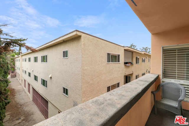 5224 Zelzah Avenue, Encino CA: https://media.crmls.org/mediaz/41767ca3-b842-4bbb-bebb-692af909f118.jpg