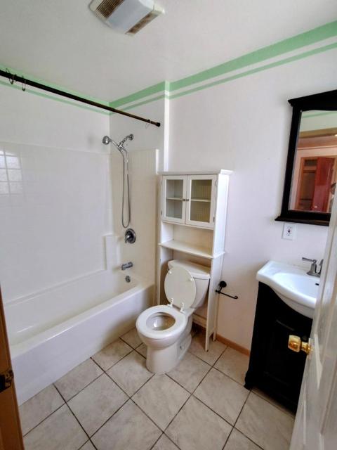 230 Paloma Avenue, Salinas CA: https://media.crmls.org/mediaz/417689e9-9d52-40a5-8396-c3bb9f000643.jpg