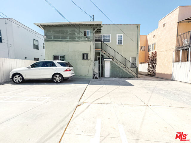 1322 S Bronson Avenue, Los Angeles CA: https://media.crmls.org/mediaz/4176fcf8-a489-4d2a-a914-3401a0a791f3.jpg