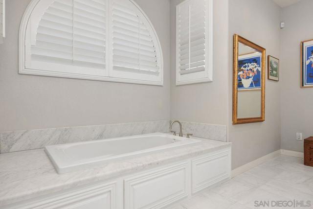 16274 COUNTRY DAY ROAD, Poway CA: https://media.crmls.org/mediaz/41773811-bac2-4b5a-9cd4-52d6772ee8a0.jpg