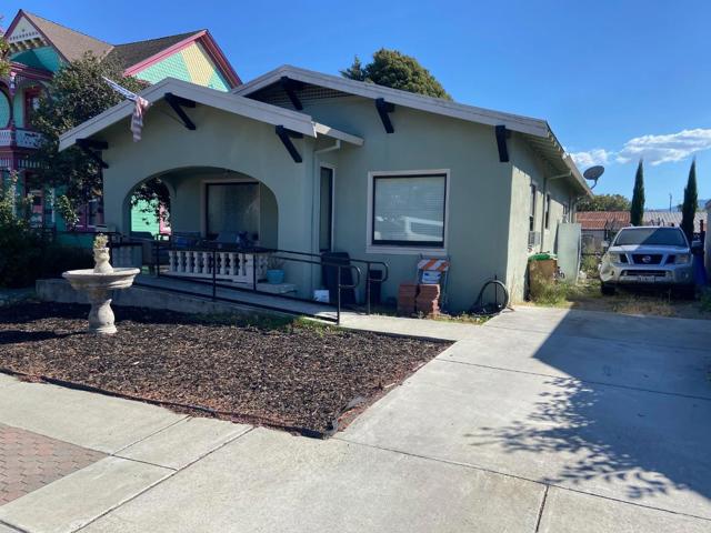 345 6th Street, Hollister CA: https://media.crmls.org/mediaz/41776218-2887-4a7f-a73f-3ccf8863f443.jpg