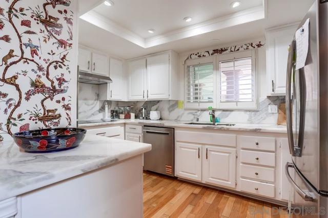 7560 Eads Ave, La Jolla CA: https://media.crmls.org/mediaz/41779165-791e-4bd7-8b88-6b7ff764b636.jpg