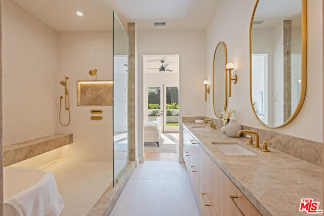 5110 Orange Place, Los Angeles CA: https://media.crmls.org/mediaz/41785b14-6357-4289-a01f-085f12a0a0e2.jpg