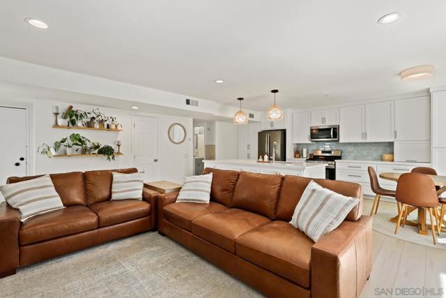 568 Carrie Cir, San Marcos CA: https://media.crmls.org/mediaz/4178a70f-a119-4c01-ae66-22a2517543fd.jpg