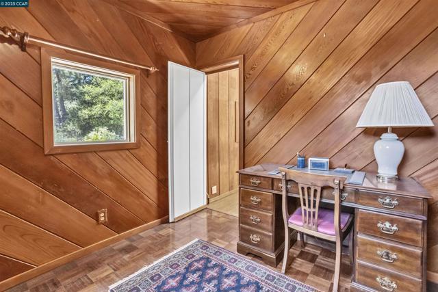 18 Van Tassel Ln, Orinda CA: https://media.crmls.org/mediaz/4178a866-c422-4db6-a5a1-6346d8a9cfa8.jpg