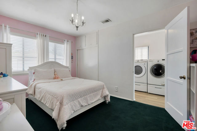 818 N Brand Boulevard, San Fernando CA: https://media.crmls.org/mediaz/4178d58d-9e72-440f-8b22-078335922e49.jpg