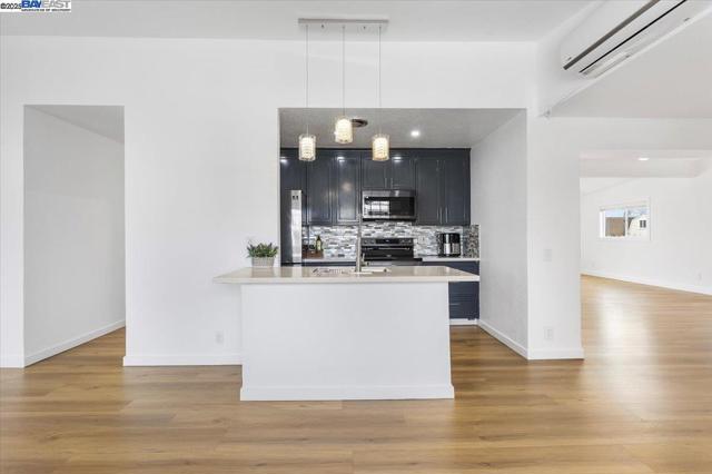 24753 Willimet Way, Hayward CA: https://media.crmls.org/mediaz/41797937-633b-4c62-b5db-9dede004fe54.jpg