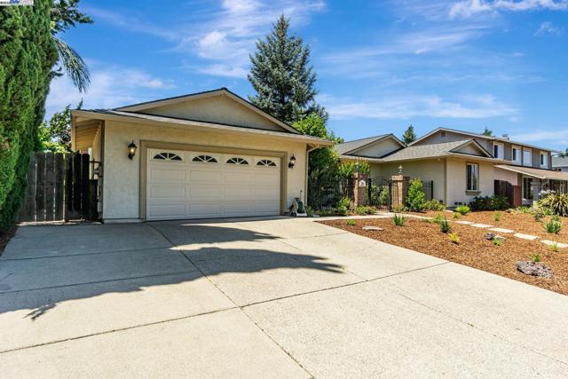 36 Barcelona Ct, Danville CA: https://media.crmls.org/mediaz/4179cbfc-d3dd-45bf-abe0-702efd2a8cf7.jpg