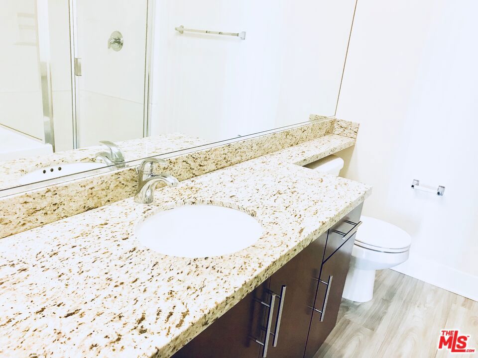 https://media.crmls.org/mediaz/417b17ef-8744-4bb4-a094-0204fa1393d7.jpg?preset=X-Large