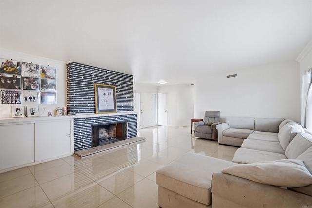 Detail Gallery Image 4 of 35 For 304 Edgerton, San Bernardino,  CA 92405 - 4 Beds | 3 Baths