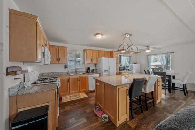 Detail Gallery Image 6 of 21 For 21100 State #317,  San Jacinto,  CA 92583 - 3 Beds | 2 Baths