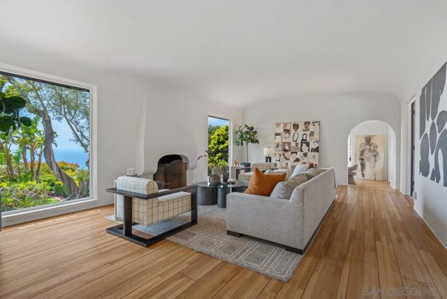7316 Encelia Dr., La Jolla CA: https://media.crmls.org/mediaz/417bf87b-2f00-4d88-9fdf-b20efea41d4f.jpg