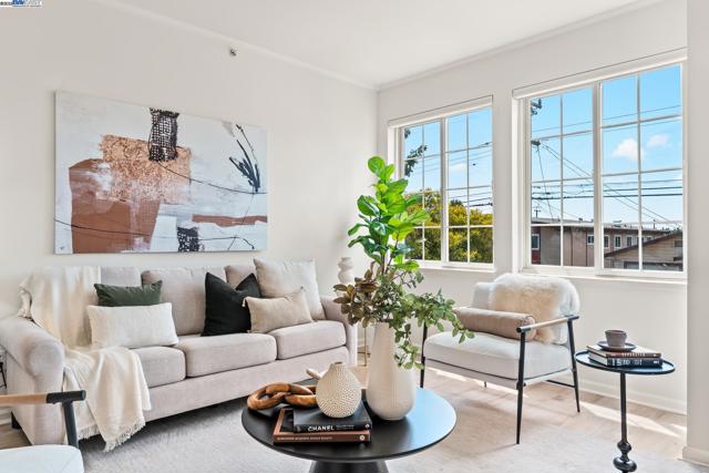 913 Adams, Albany CA: https://media.crmls.org/mediaz/417bfe67-9cd8-45bb-a629-d3233251a3ab.jpg