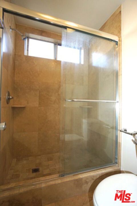 1033 6TH Street, Santa Monica CA: https://media.crmls.org/mediaz/417c0390-ea5e-448c-b5a2-53021a2cce41.jpg