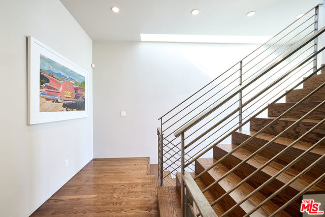 2329 Clement Avenue, Venice CA: https://media.crmls.org/mediaz/417c2a1a-5fdf-4753-b305-1dfd18d26991.jpg