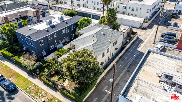 139 N Harper Avenue, Los Angeles CA: https://media.crmls.org/mediaz/417c76a6-72f9-4cc6-a398-c1eb6abb1dc4.jpg