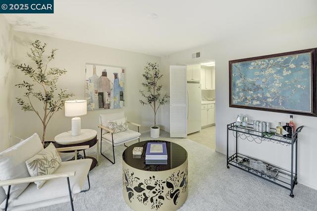 2900 Tice Creek Dr, Walnut Creek CA: https://media.crmls.org/mediaz/417cf544-cb8f-4af3-a6d0-8031e822c60e.jpg