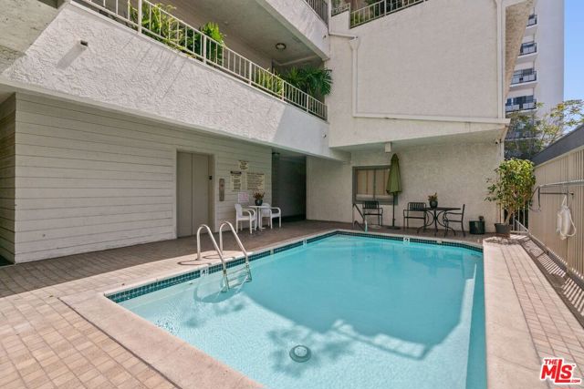 1140 Alta Loma Road, West Hollywood CA: https://media.crmls.org/mediaz/417d8d4f-00f9-4f94-b7d8-2dbd24f9e787.jpg