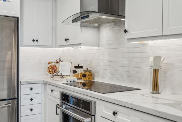 2110 Clement Ave, Alameda CA: https://media.crmls.org/mediaz/417dd8d6-891e-4177-81f1-073ae35d747a.jpg