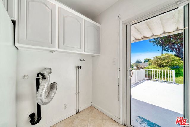 408 W Manchester Avenue, Playa del Rey CA: https://media.crmls.org/mediaz/417e04d5-3f3e-4d9d-91a2-b9b4699aecf3.jpg