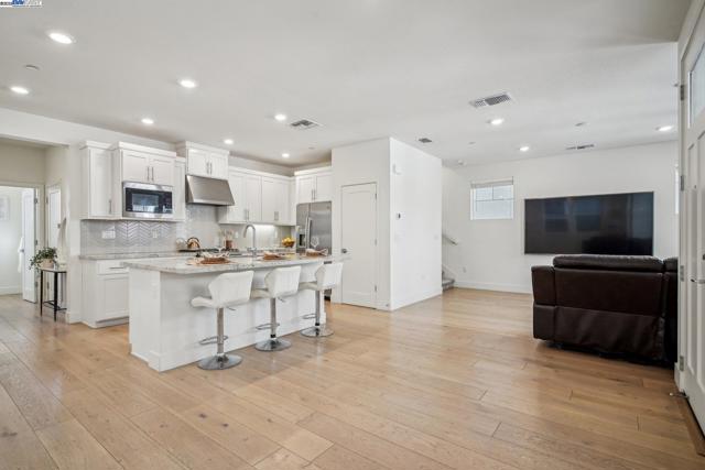 Image 8 of 60 For 37450 Watersail Way