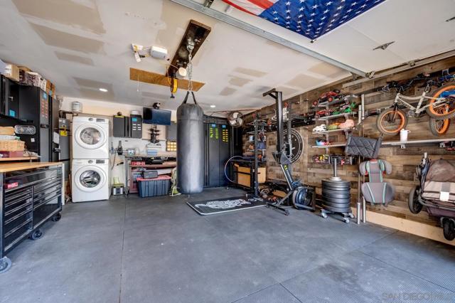 4048 Raffee Dr, San Diego CA: https://media.crmls.org/mediaz/417ea595-9006-4c02-9596-3fee35f5b107.jpg