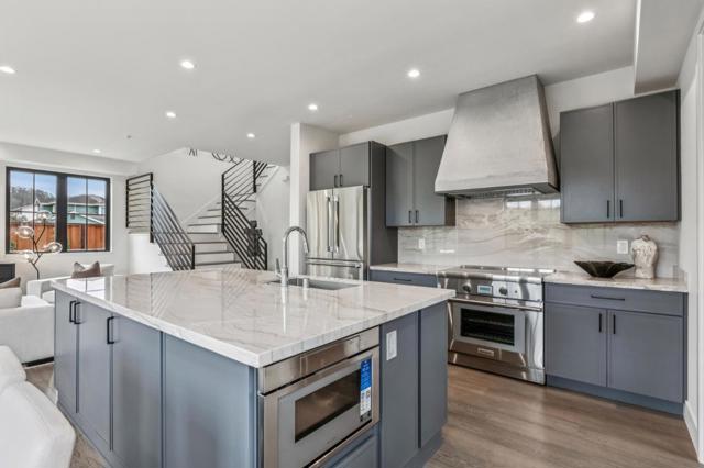 587 Creekside Court, Half Moon Bay CA: https://media.crmls.org/mediaz/417ec107-833f-47b2-9ace-b544c7a612db.jpg