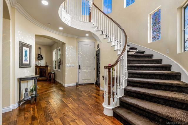 278 Avenida Loretta, Chula Vista CA: https://media.crmls.org/mediaz/417f75ac-f1c6-4dd4-9816-3c9f9b8dff8a.jpg