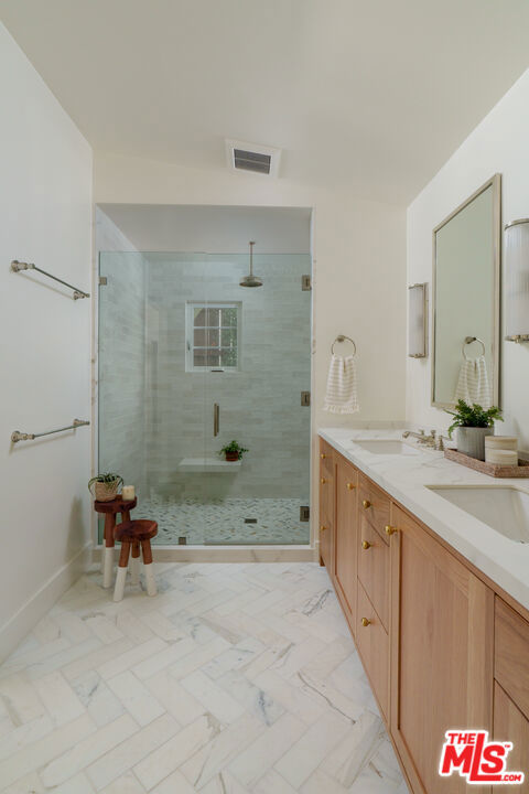 715 Circle Drive, Montecito CA: https://media.crmls.org/mediaz/41808294-e423-48f5-a577-5d755200fb90.jpg