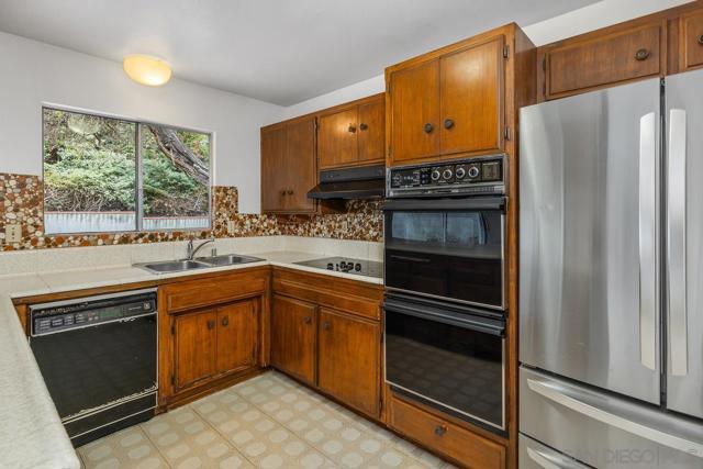 10021 Sierra Bonita, Spring Valley CA: https://media.crmls.org/mediaz/4180ed4c-17f6-497a-9b9f-9d2b16abfd92.jpg