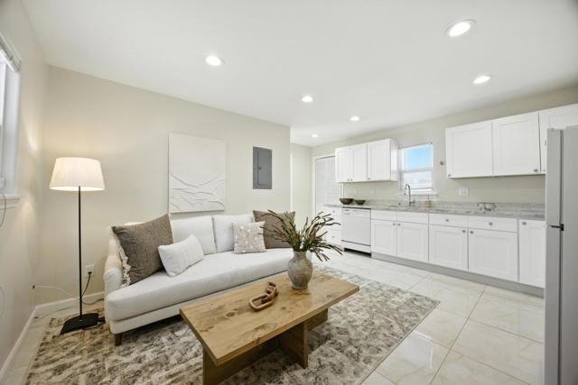 1097 10th Avenue, Redwood City CA: https://media.crmls.org/mediaz/4181b68d-8b40-43d7-b31e-62cbb85f98de.jpg