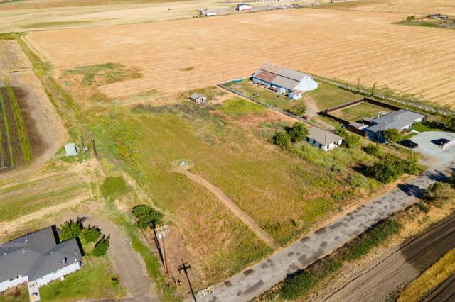 6200 Frye Lane, Hollister CA: https://media.crmls.org/mediaz/4181bdd4-5bfe-4ab5-9571-feaa5e4a27cd.jpg