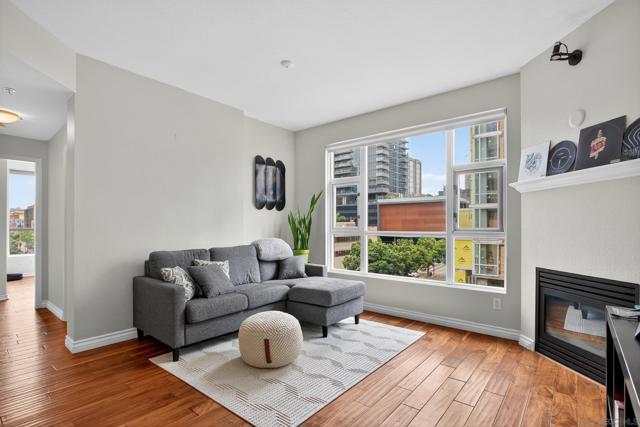 1240 India St, San Diego CA: https://media.crmls.org/mediaz/4181c576-a771-40ff-8d77-106a85ba89cb.jpg
