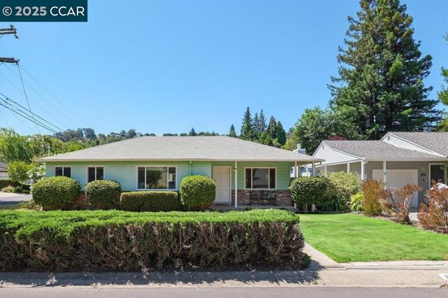 884 Juanita Dr, Lafayette CA: https://media.crmls.org/mediaz/4181d3ab-cb99-4d3a-89a1-9e0d34cf64ed.jpg
