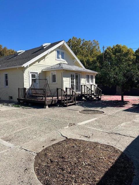 395 S 13th Street, San Jose CA: https://media.crmls.org/mediaz/4182371b-cc48-4ba7-8bba-1fa03854dc8a.jpg