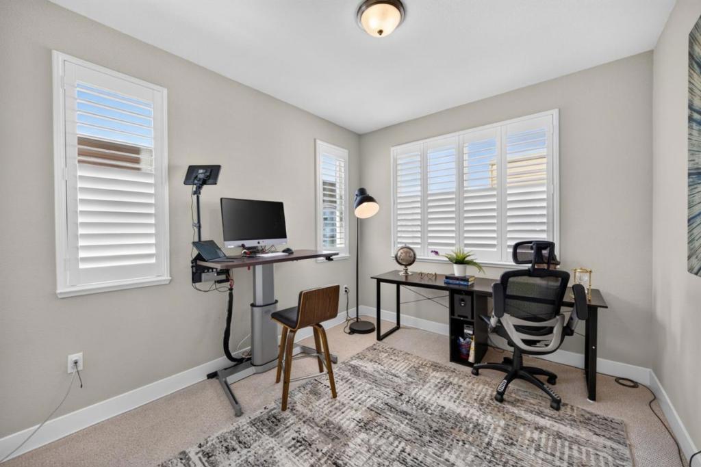https://media.crmls.org/mediaz/41824be3-0e16-400f-8b20-4b305318fd10.jpg?preset=X-Large