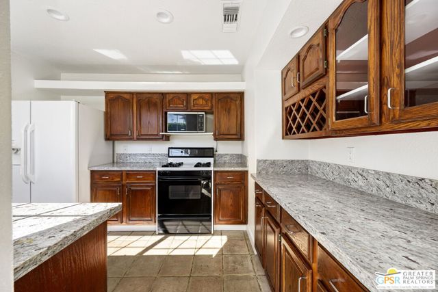 5111 E Bobolink Lane, Palm Springs CA: https://media.crmls.org/mediaz/41827776-ec0d-43cc-b192-411e734413dd.jpg